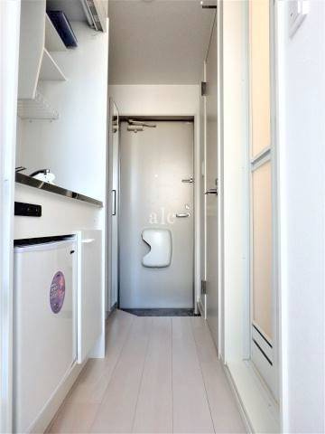 ラグーン西荻窪の玄関|収納もある玄関です