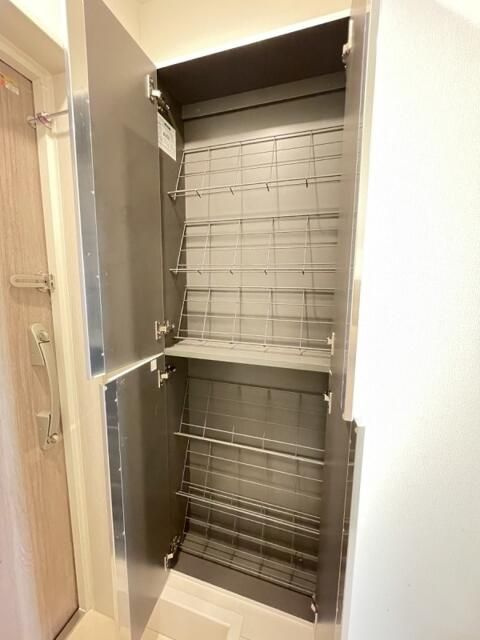 アルファキューブ上十条の玄関