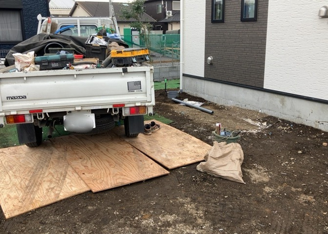 【駐車場】 | 駐車場と明記されていても、最小スペースでつくられた駐車場だと大型車は駐車できなかったり、出入りしにくくなったりする可能性があります。お車のサイズと購入したい物件の駐車場のサイズを現地で確認しましょう。