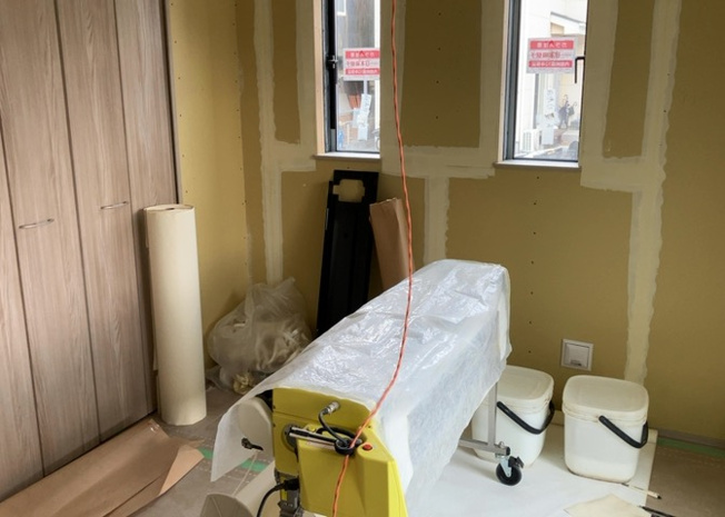 【ダイニング】 | ダイニングは、食事や家族の団らんスペースとしてだけではなく、ほかの用途としても使用することができます。ダイニングテーブルを置き、食事のためのスペースを作ることでリビングとの差別化を図ることができます。