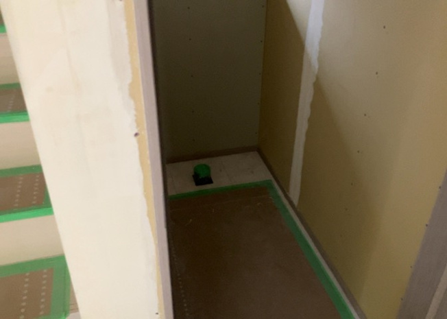 【トイレ】 | トイレは大きさや形、機能、抗菌性などが異なる多種多彩なタイプが各メーカーから出ています。それぞれに良さがあるため、事前にどういったタイプのトイレがいいのかをご家庭内で決めて、内見に行くといいでしょう。