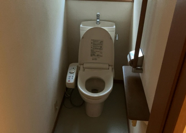 【トイレ】 | トイレは大きさや形、機能、抗菌性などが異なる多種多彩なタイプが各メーカーから出ています。それぞれに良さがあるため、事前にどういったタイプのトイレがいいのかをご家庭内で決めて、内見に行くといいでしょう。