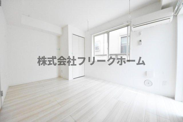 三鷹市下連雀３丁目のアパートの居間・リビング