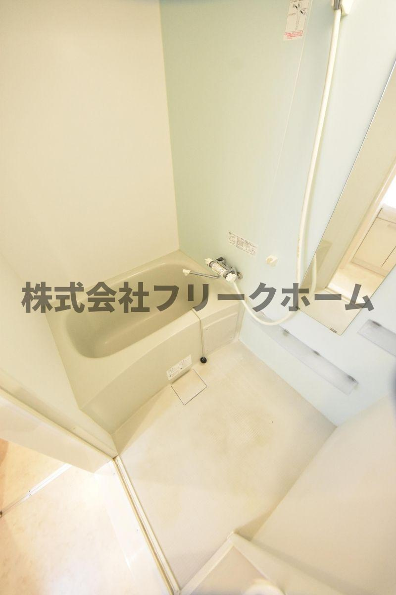 三鷹市下連雀３丁目のアパートの浴室