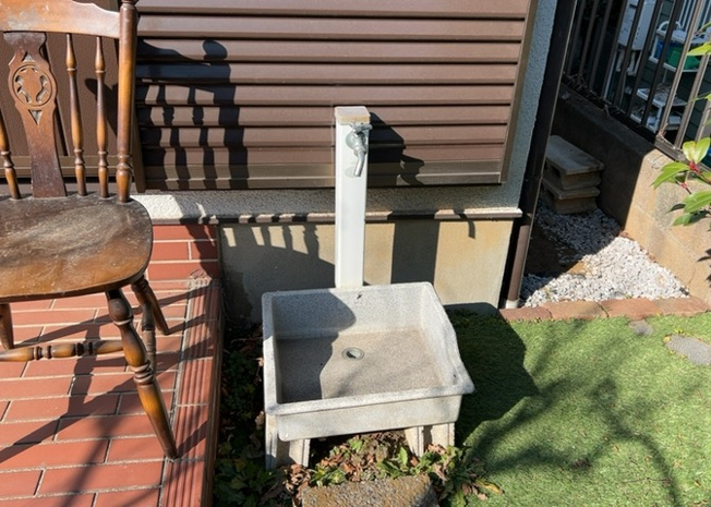 【設備】 | 敷地内に散水栓や立水栓があると便利です。水道水を直接利用できるため、水を運ぶ手間を省くことが出来ます。大量の水を必要とする洗車作業や清掃などに役立ちます。その他設備とあわせて、現地でご確認ください。