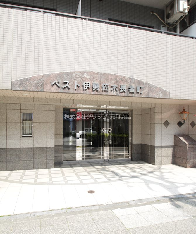 ベスト伊勢佐木長者町のエントランス