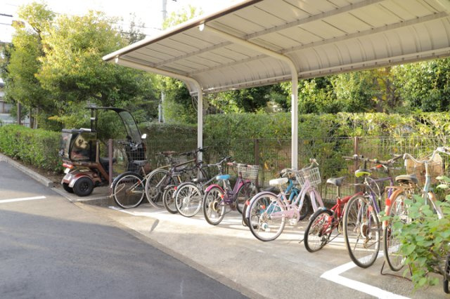 【駐輪場】 | ベルブリーズ森の里4号棟 | マンションの駐輪場は、事前に空きがあるか確認を取ると安心です。せっかく入居したのに駐輪スペースがない！なんてことになったら大変ですよね。そこで、内見時や購入前にはまず事前に確認しておくと良いでしょう。