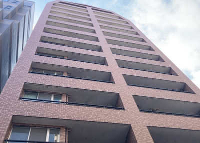 【外観】 | グエルスクエア八王子 | 眺望の良さを楽しめるダイニングキッチンで家族団らんの時間を過ごしてはいかがでしょうか。バルコニーから見える景色を家族で眺める時間は、時間が経つのを忘れてしまいそうですね。是非、現地を見に行きましょう！