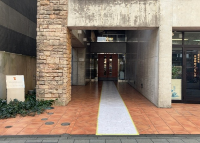 【現況写真】 | グエルスクエア八王子 | 景色重視でお家選ぶをするとスーパーが遠い！学校が遠い！など生活をするうえで利便性で困ることもあります。まず一度現地を見学する際に、周辺の施設などがあるかを確認し、暮らし始めた後のことを想像しましょう。