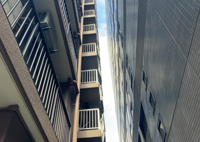 【内装】 | グエルスクエア八王子 | 共有部分は、住民なら誰もが使える設備のこと。例えば駐車場やエレベーター、インターネット設備、セキュリティ設備などがあります。他にも、マンションの廊下・外部階段やエントランス・ゴミ置き場などがあります。