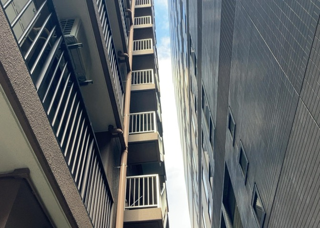 【内装】 | グエルスクエア八王子 | 共有部分は、住民なら誰もが使える設備のこと。例えば駐車場やエレベーター、インターネット設備、セキュリティ設備などがあります。他にも、マンションの廊下・外部階段やエントランス・ゴミ置き場などがあります。