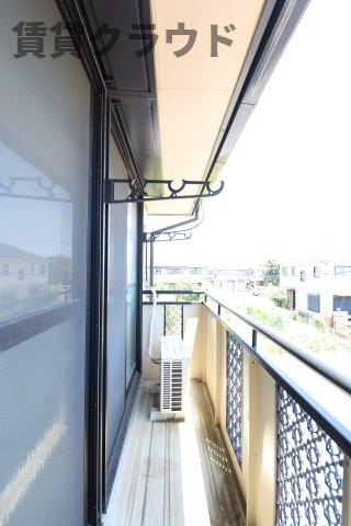 パストラルのバルコニー|バルコニー付きのしっかり光が取り込める洋室です！