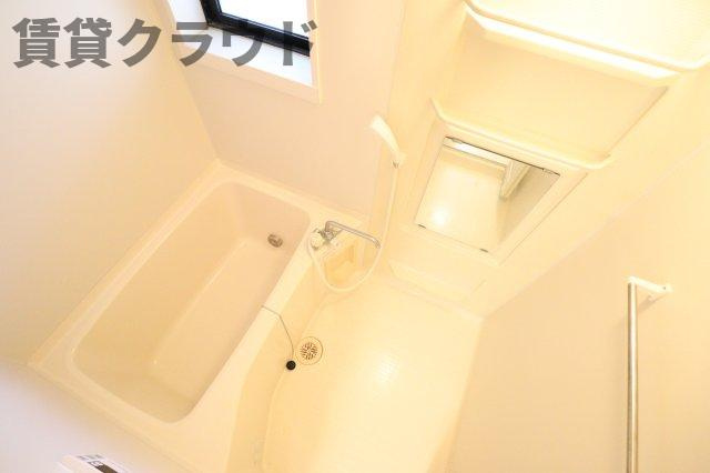 パストラルの浴室|浴室に窓があるので、ちょっとした換気ができるのがポイント！