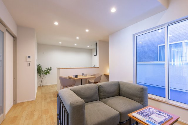 草津市平井1丁目　新築戸建の居間・リビング