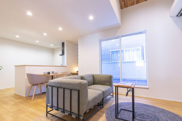 草津市平井1丁目　新築戸建の居間・リビング