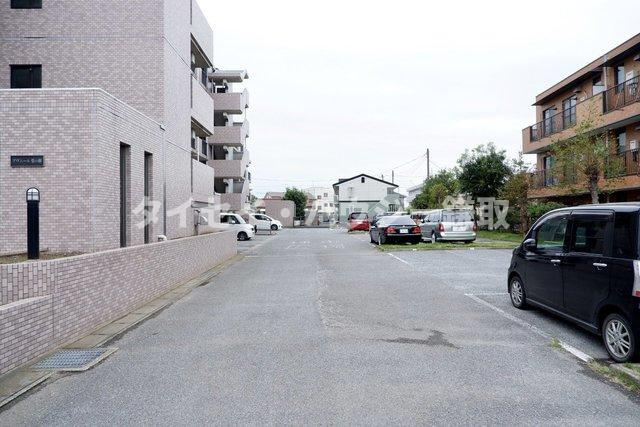 アヴニール梨の樹の駐車場|敷地内駐車場あります。