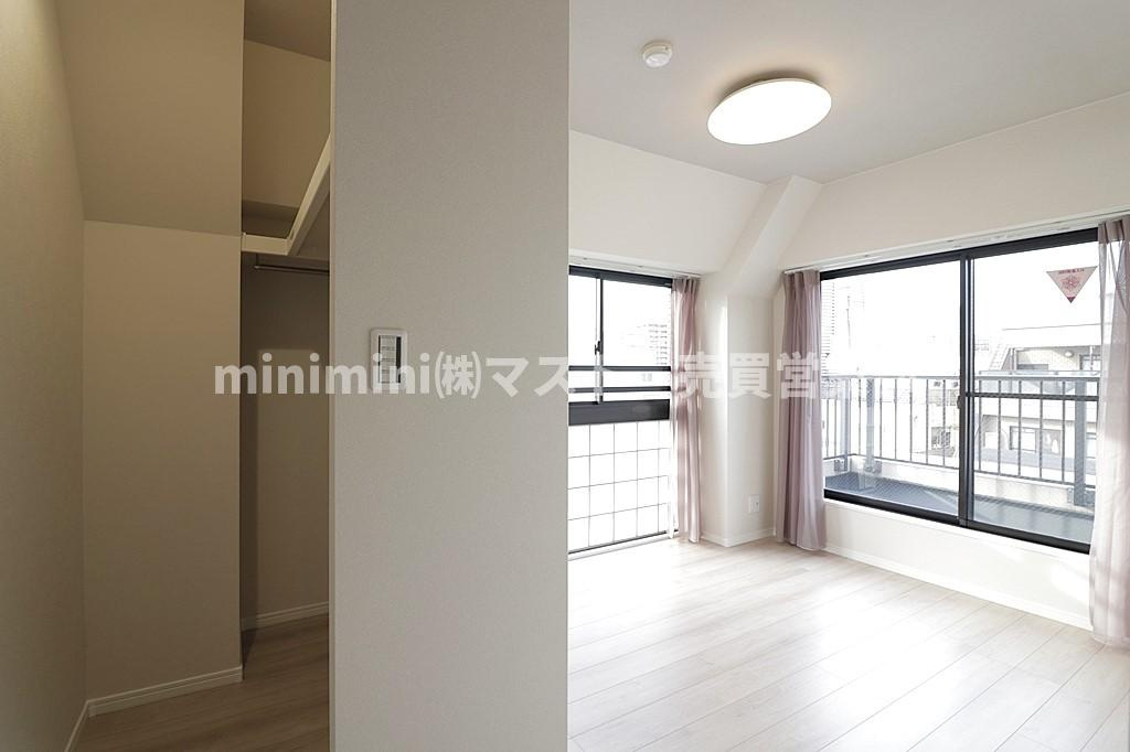 ユニ・アルス真田山南の居間・リビング