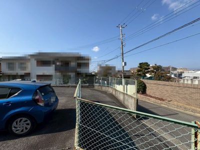 【外観】 | 上野芝向ヶ丘町二丁　売土地 | 北西角地の土地です！道路より土地が高い位置にあるので見晴らしがいいですよ♪