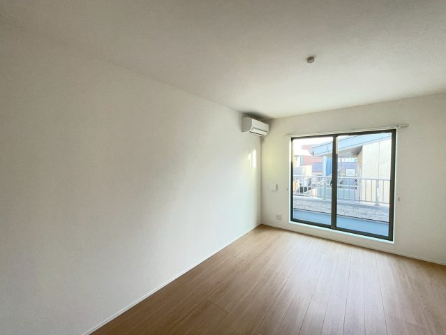 イトーピアホーム近大前の居間・リビング|モデル１０１号室内装です。