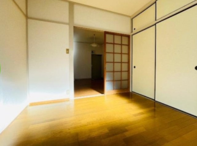 コーポルミエールの洋室