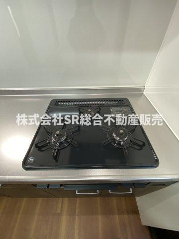 新家西町中古戸建のキッチン|3口コンロ、グリル付きです！