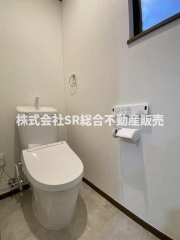 新家西町中古戸建のトイレ|温水洗浄便座もございます♪