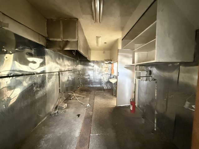 【駐車場】 | 【駅近】木更津市祇園　店舗付住宅 | 厨房