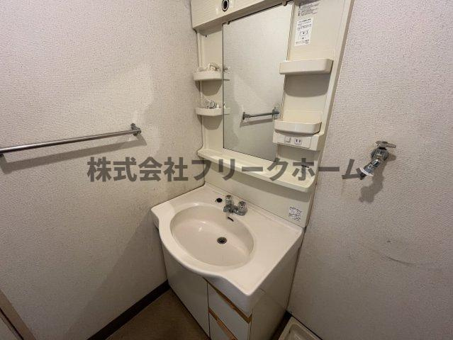 小金井市本町６丁目の賃貸マンションの洗面所