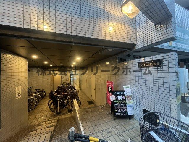 小金井市本町６丁目の賃貸マンションのエントランス