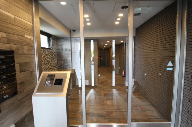 Lavart森ノ宮のエントランス