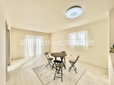 【居間・リビング】 | 沼津市下香貫汐入 新築一戸建て A号棟 | 居間です