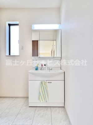 【独立洗面台】 | 沼津市下香貫汐入 新築一戸建て A号棟 | 独立洗面化粧台が付いています