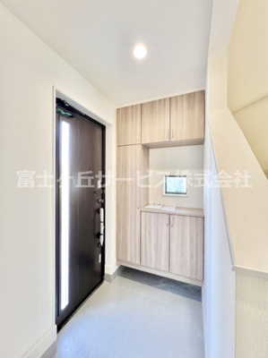 【玄関】 | 沼津市下香貫汐入 新築一戸建て A号棟 | 玄関です