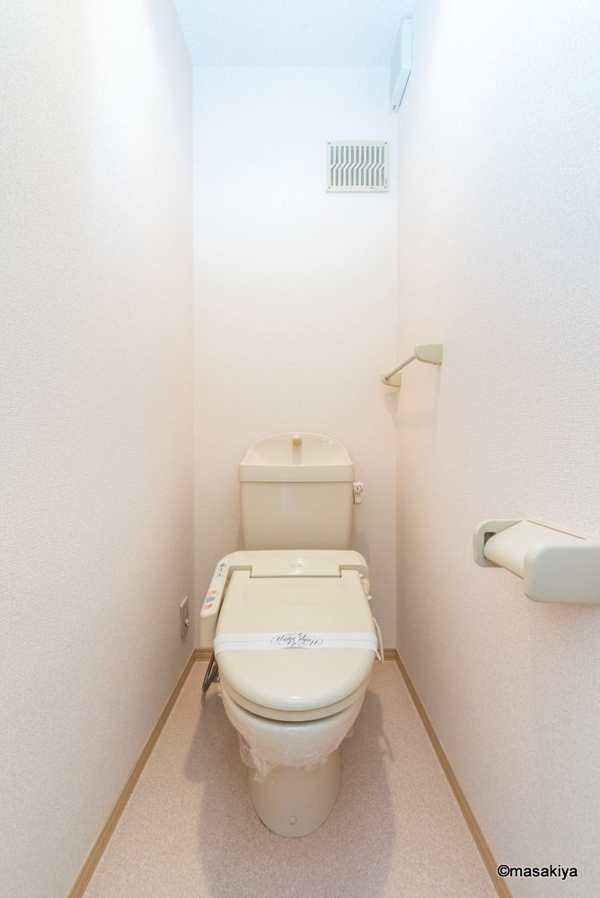 アコール・Tのトイレ|トイレ　ウォシュレット付き。