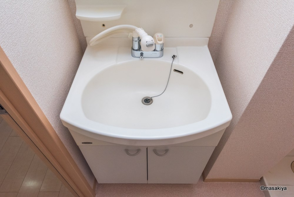 アコール・Tの浴室|洗面・脱衣　シャンプードレッサー付き。室内洗濯機置き場