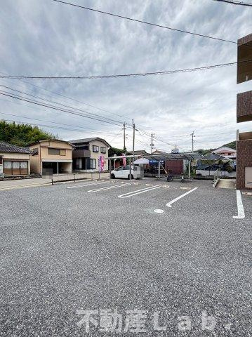 ジョワイユの駐車場