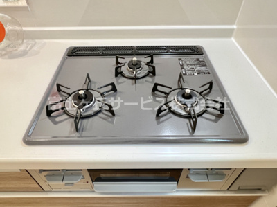 【その他】 | 沼津市下香貫汐入 新築一戸建て B号棟 | 3口コンロです