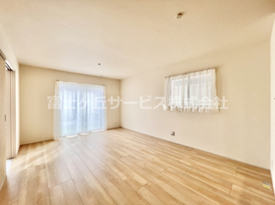 【居間・リビング】 | 沼津市下香貫汐入 新築一戸建て B号棟 | おしゃれなリビングです