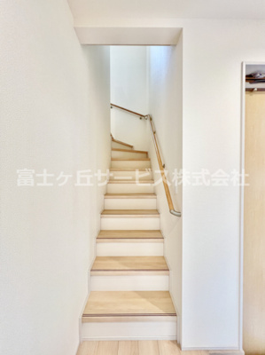 【その他】 | 沼津市下香貫汐入 新築一戸建て B号棟 | 階段です