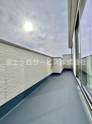 【バルコニー】 | 沼津市下香貫汐入 新築一戸建て B号棟 | 陽当たり良好なバルコニーです