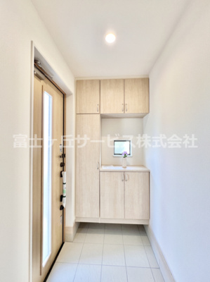 【玄関】 | 沼津市下香貫汐入 新築一戸建て B号棟 | きれいな玄関です