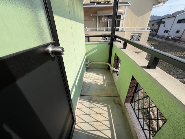 市町貸家のバルコニー