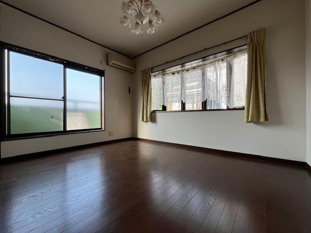 市町貸家の洋室