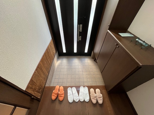 市町貸家の玄関
