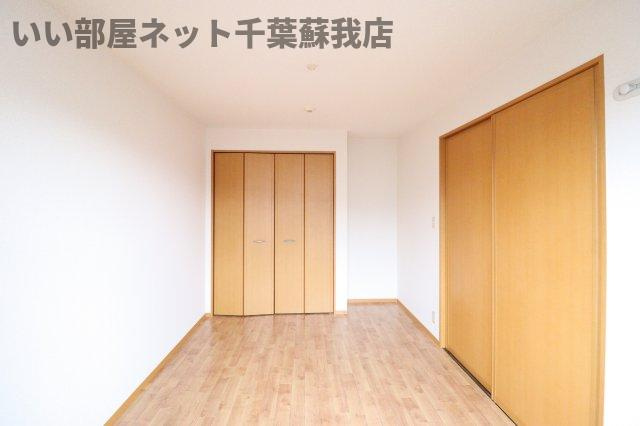 シャルマン・ロージェ　Ｋの寝室|広くて明るい寝室