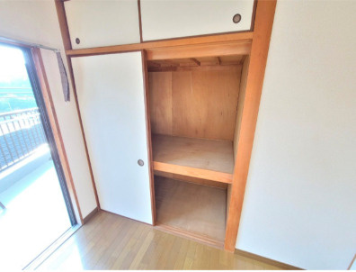 第一コーポ江頭【キャッシュバック対象物件】の収納|たっぷりとした収納スペースです