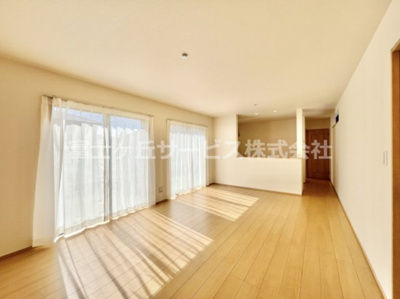 【居間・リビング】 | 沼津市下香貫塚田 新築一戸建て A号棟 | 17.5帖のリビングダイニングです