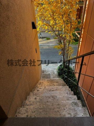 武蔵野市西久保２丁目の賃貸マンションのロビー