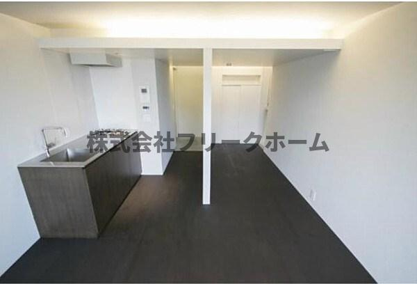 武蔵野市西久保２丁目の賃貸マンションの居間・リビング