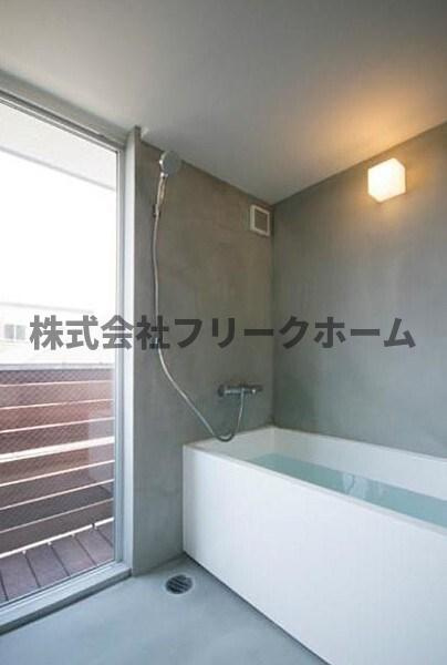 武蔵野市西久保２丁目の賃貸マンションの浴室